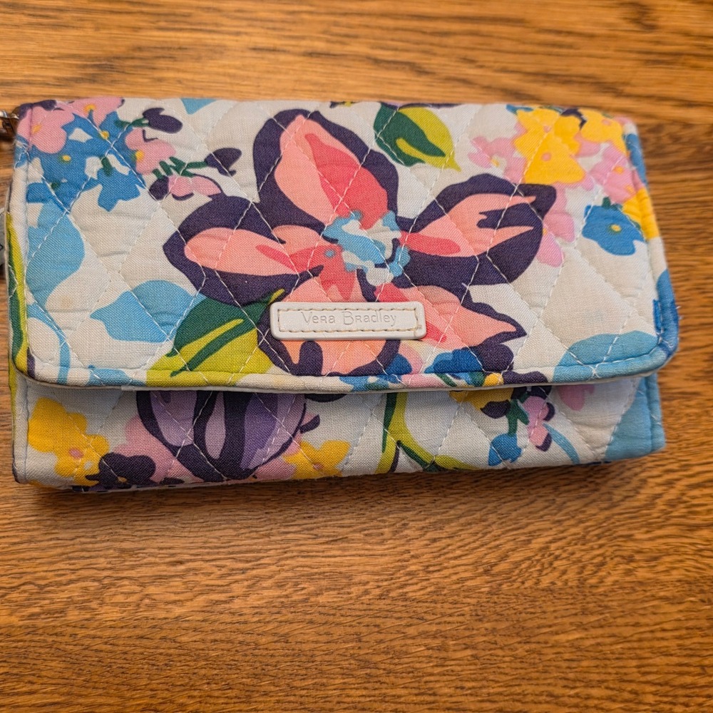 Vera Bradley Marian Floral Quilted All-In-One Wristlet Wallet Purse Tri Fold